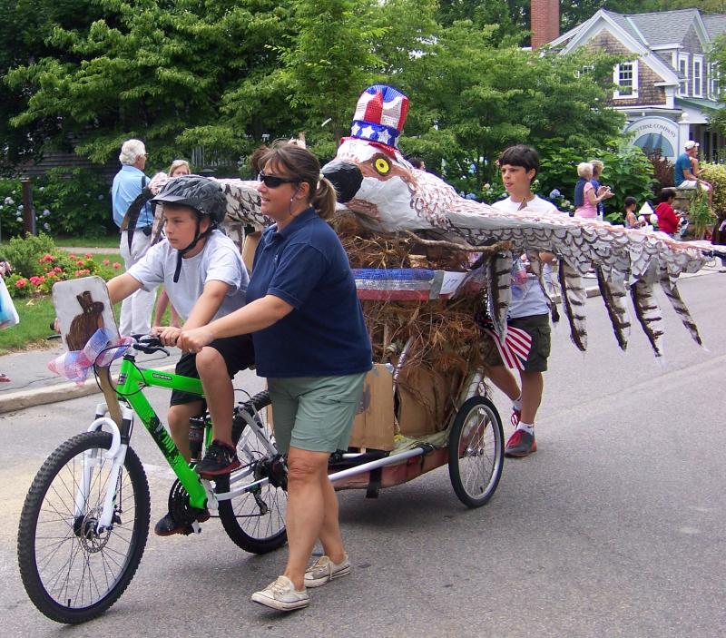 The Sippican Lands Trust opted for a float that doesn’t use fossil fuel, relying on pedal power instead. BY MATTHEW BERNAT